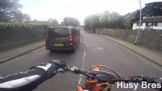 Grey Citroen Berlingo (AF15AOH)