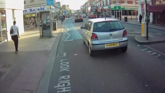 Silver Volkswagen Polo (AJ06MJO)