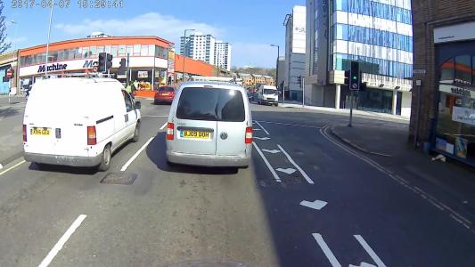 Silver Volkswagen Caddy (BJ09DOH)