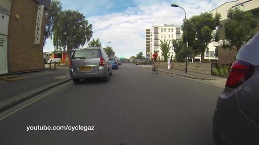 Silver Vauxhall Zafira (BK08UJM)