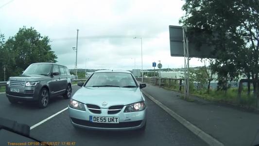 Blue Nissan Almera (DE55UKT)