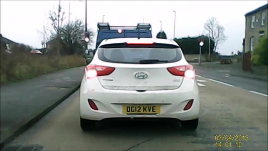White Hyundai I30 (DG12KVE)