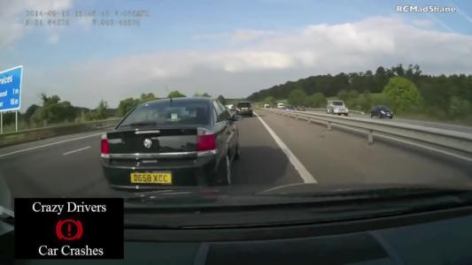 Black Vauxhall Vectra (DG58XCC)