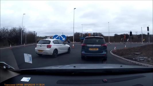 Blue Vauxhall Zafira (DY64UOC)