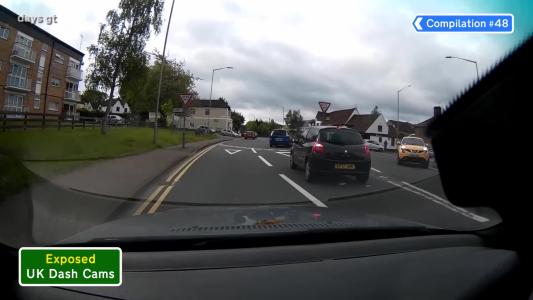 Black Renault Clio (EF57UMK)