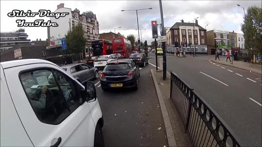 Black Vauxhall Astra (EK06TWC)