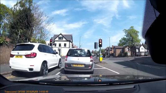 Silver Renault Scenic (FE06GYR)