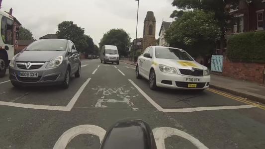 White Skoda Octavia (FT10XFM)