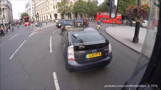 Grey Toyota Prius (GU61RYW)