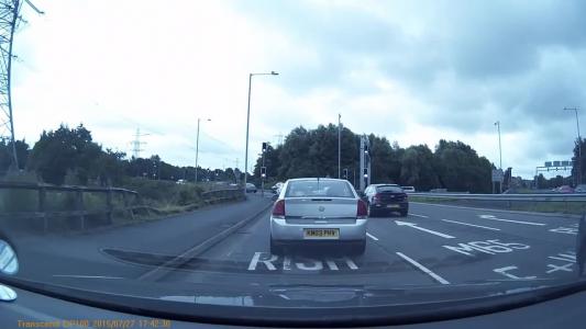 Silver Vauxhall Vectra (KM03PHV)