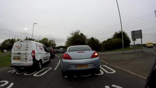 Blue Vauxhall Tigra (KY06ESG)