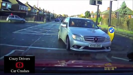 Silver Mercedes-benz C (KY10OHS)