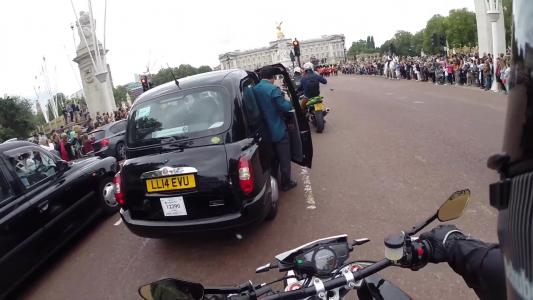 Black London taxis int Tx4 (LL14EVU)