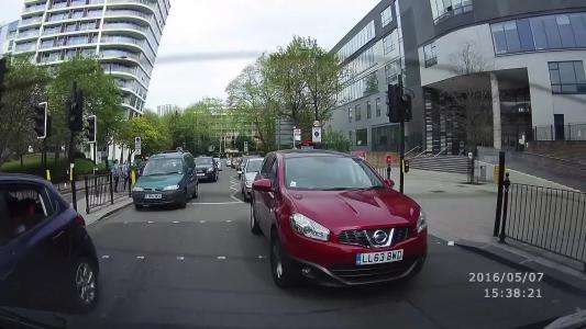 Red Nissan Qashqai (LL63BWD)