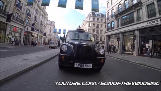 Black London taxis int Tx4 (LP59KGG)