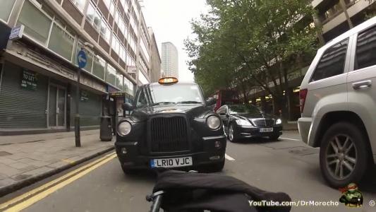 Black London taxis int Tx4 (LR10VJC)