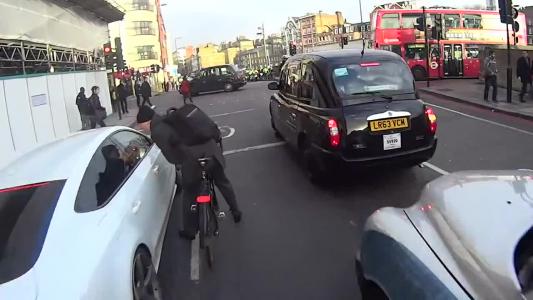 Black London taxis int Tx4 (LR63VCM)
