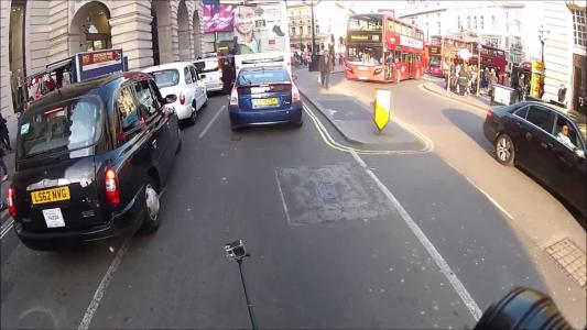 Black London taxis int Tx4 (LS62NVG)