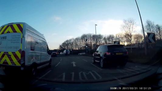 Black Land rover Range rover sport (LS64UZK)