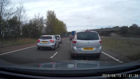 Silver Renault Grand scenic (MJ61LUZ)