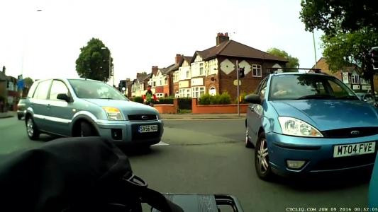 Blue Ford Focus (MT04FVE)