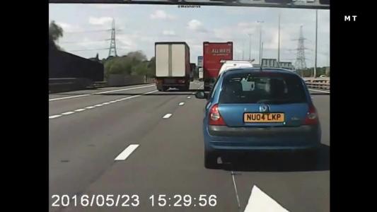 Blue Renault Clio (NU04LKP)