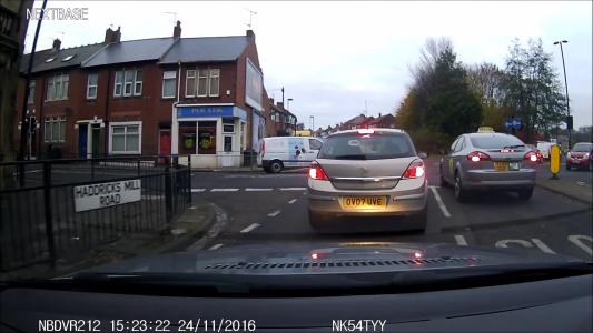 Beige Vauxhall Astra (OV07UVE)