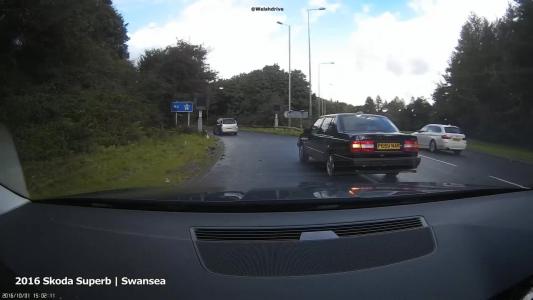Purple Volvo 940 (P669NAR)