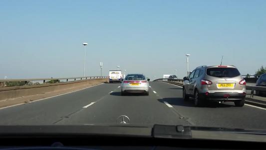 Beige Nissan Qashqai (PE11ZFF)