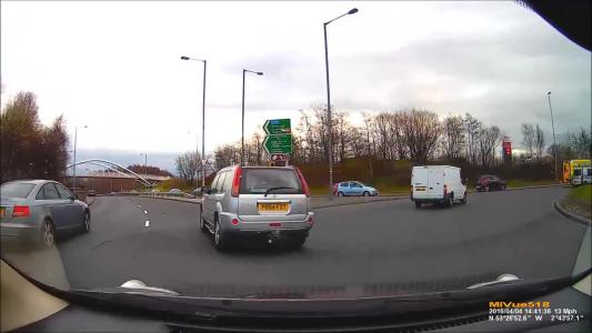 Silver Nissan X-trail (PO54FZT)