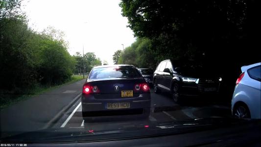 Blue Volkswagen Passat (RE59HCU)
