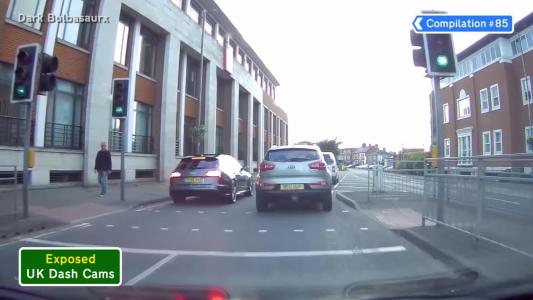Silver Kia Sportage (RE61HUP)