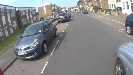 Blue Renault Clio (RF07CMZ)