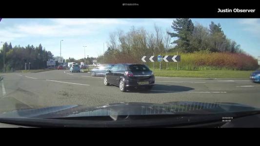 Black Vauxhall Astra (SH08WUE)