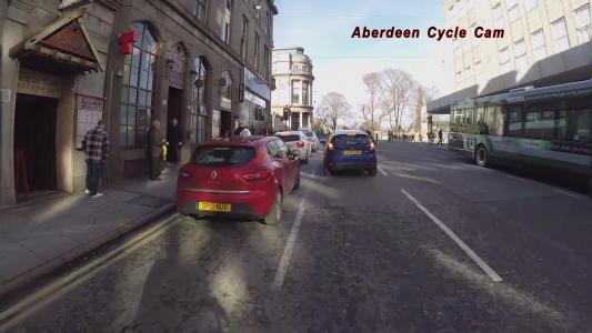 Red Renault Clio (SP13NUV)