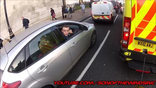 White Vauxhall Combo (WN09GGK)