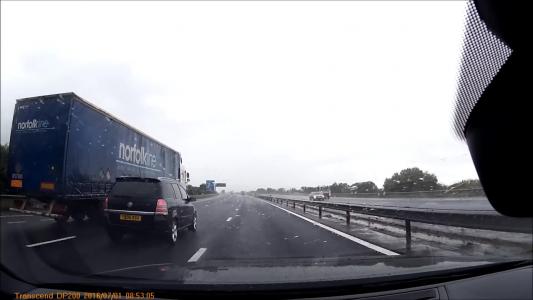 Black Vauxhall Zafira (YB06XGV)