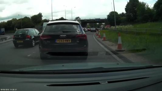 Black Audi Q5 (YC63MWV)