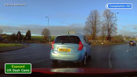 Blue Nissan Note (YR64ZFL)