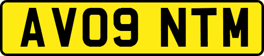 AV09NTM