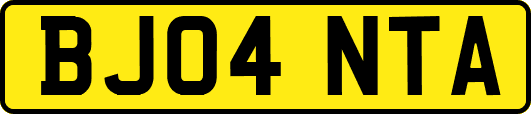 BJ04NTA