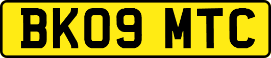 BK09MTC