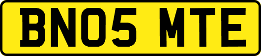 BN05MTE