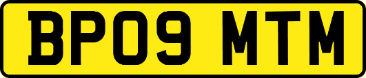 BP09MTM