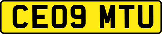 CE09MTU