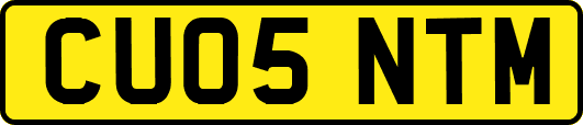 CU05NTM