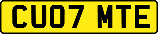 CU07MTE