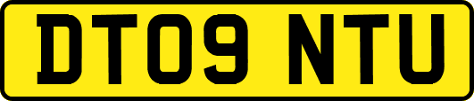 DT09NTU