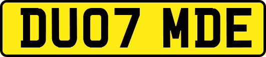 DU07MDE