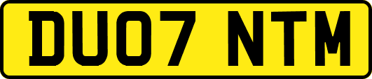 DU07NTM